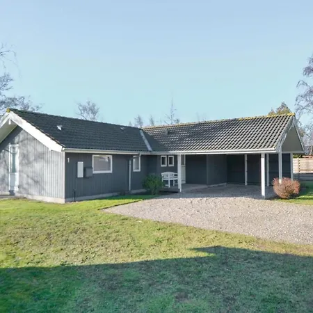 Three-bedroom Holiday In