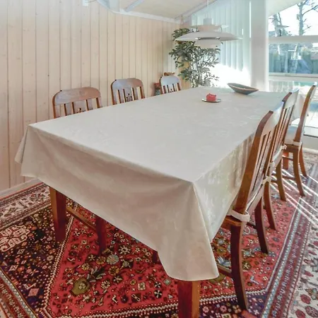 Three-bedroom Holiday In * Broager