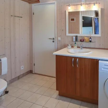 Сasa de vacaciones Three-bedroom Holiday In *