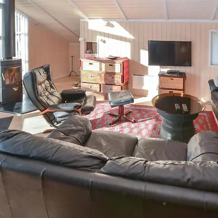 Three-bedroom Holiday In Broager